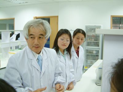 日本生物专家到40001百老汇官网上海微生 物研究所传授微生物测试技巧